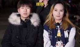 情侣挑战爆料不生气的视频,揭秘如何化解怒火，视频记录甜蜜互动瞬间